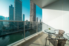 HiGuests - Spacious Apt for 5 With Spectacular Marina Views